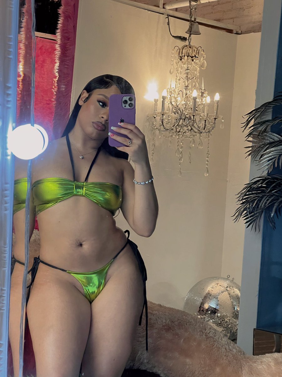 theproblemj's tweet image. BUTTERCUP💚