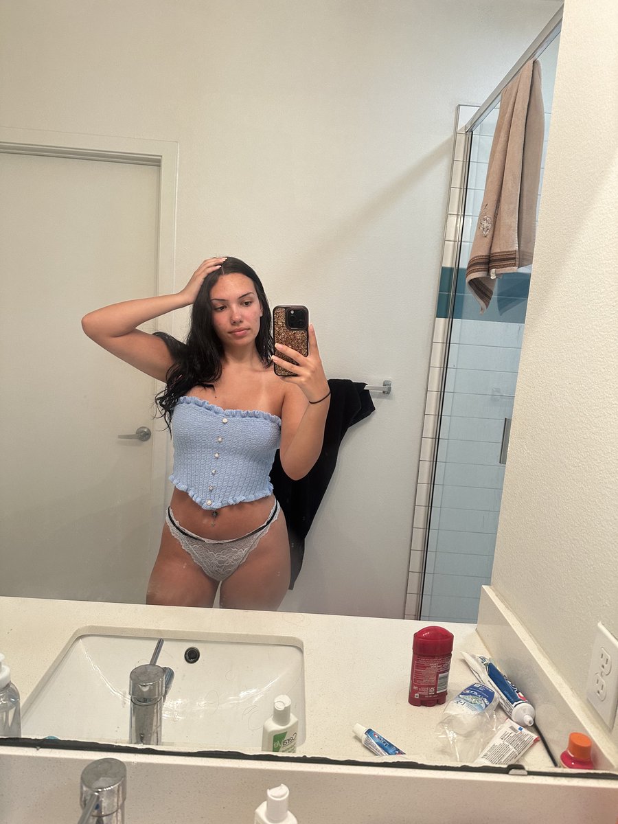 Hi from no makeup me https://t.co/Y0ngO4bOZY