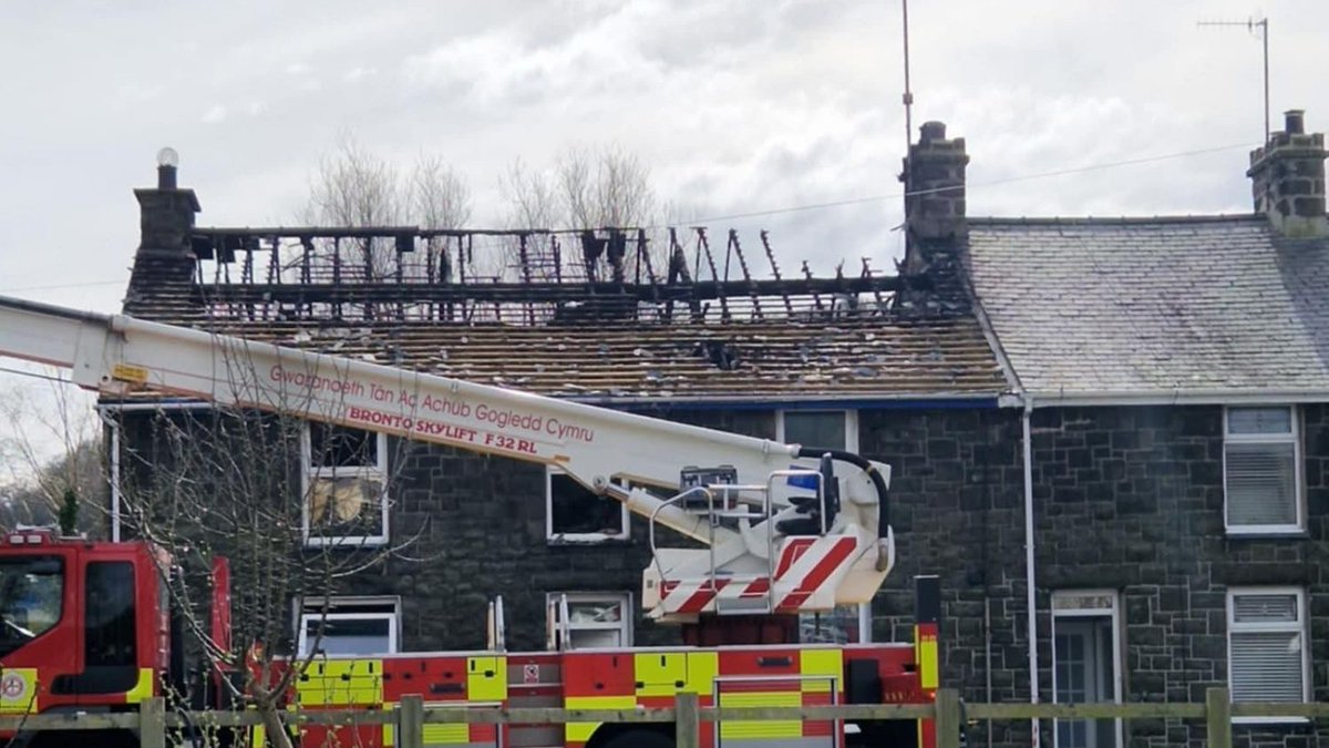 Members of St Cyngar Lodge in Porthmadog rapidly agreed an emergency donation of £250 to help a local resident who had been burnt out of house and home.

Great support in our local community, well done St Cyngar.

#Freemasons