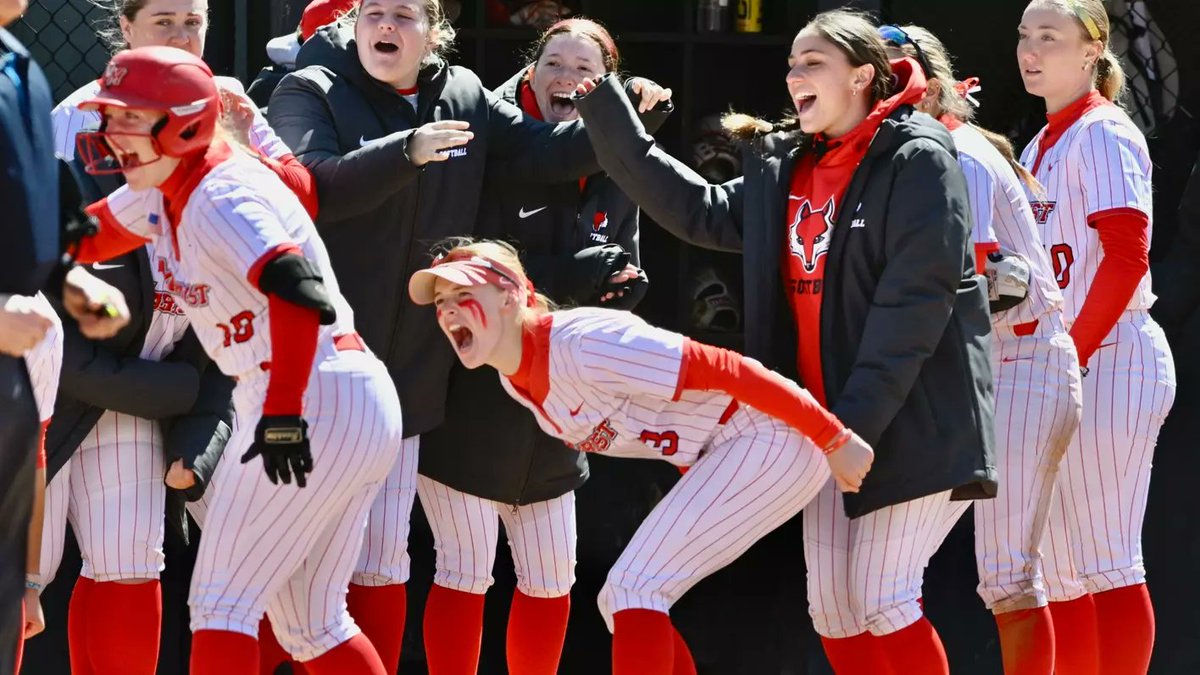 D1Softball (@d1softball) on Twitter photo Make it 1⃣9⃣ straight wins for <a href="/MaristSoftball/">Marist Softball</a>.
The Red Foxes stayed perfect in MAAC play with a sweep of Fairfield, capped by a shutout in game two.
Friday Daily Dozen👉d1softball.com/daily-dozen-fr… Make it 1⃣9⃣ straight wins for <a href="/MaristSoftball/">Marist Softball</a>.
The Red Foxes stayed perfect in MAAC play with a sweep of Fairfield, capped by a shutout in game two.
Friday Daily Dozen👉d1softball.com/daily-dozen-fr…