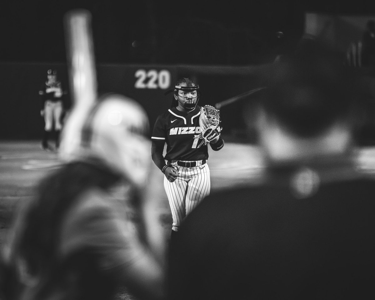 Katie White tweet media