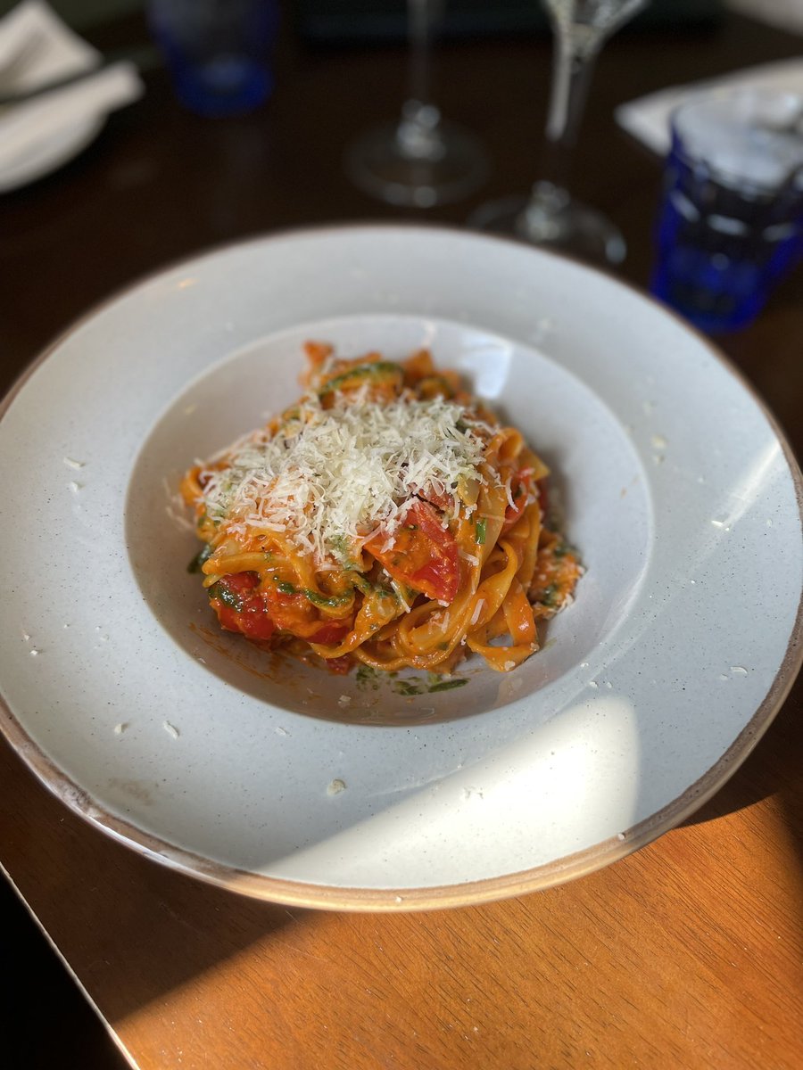 Chez Dominique tweet media