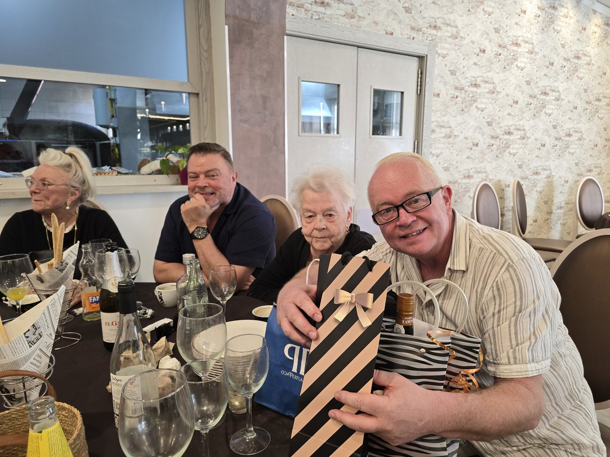 dinglyd's tweet image. Birthday lunch in my happy place 🥂🇪🇸
#España #Spain