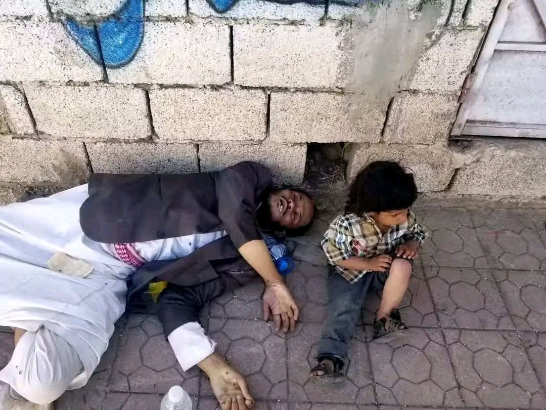 قلتها سابقا اننا كالزومبي أموات وبقائنا على قيد الحياه مجرد عِناد كي لا يرى أحد إنكسارنا عِناد كي لا نثير شفقه أحد عِناد كي لا نُشعر أهلنا بالعجز امام متطلبات الحياه فكبريائنا يعز علينا أن نخدشه وتعز علينا انفسنا ان تنكسر ونظل في خضم الحياه نكابر اننا بخير الى ان نلقى مصرعنا