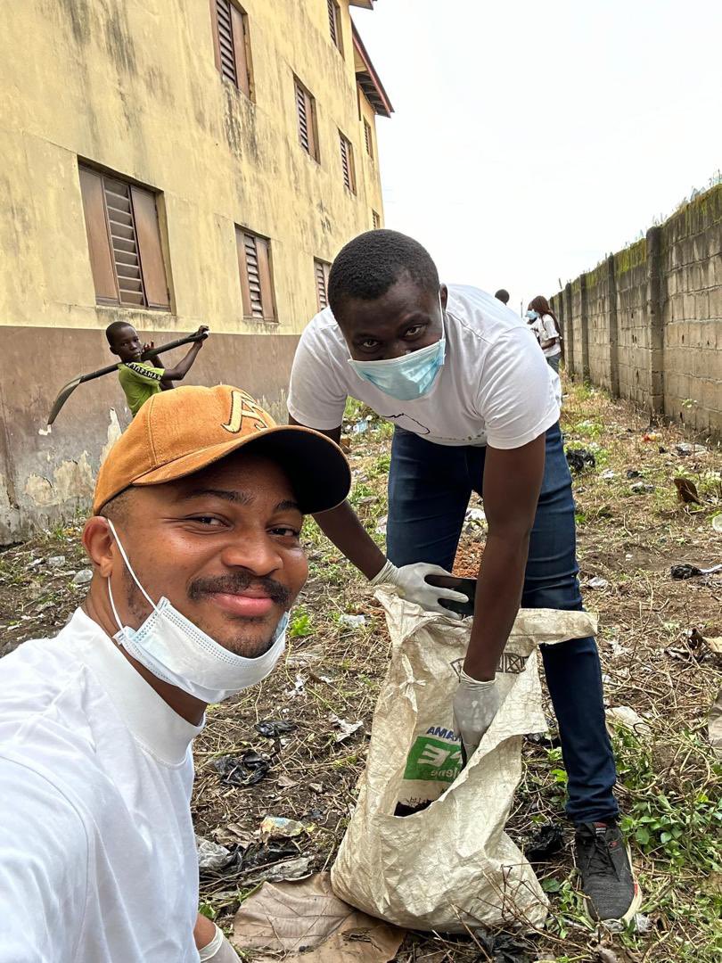 Men that take action on climate change needs some accoladessss <a href="/winicynth/">winicynth nursery and primary school</a>  #tree #planting #africaupcyclecommunity