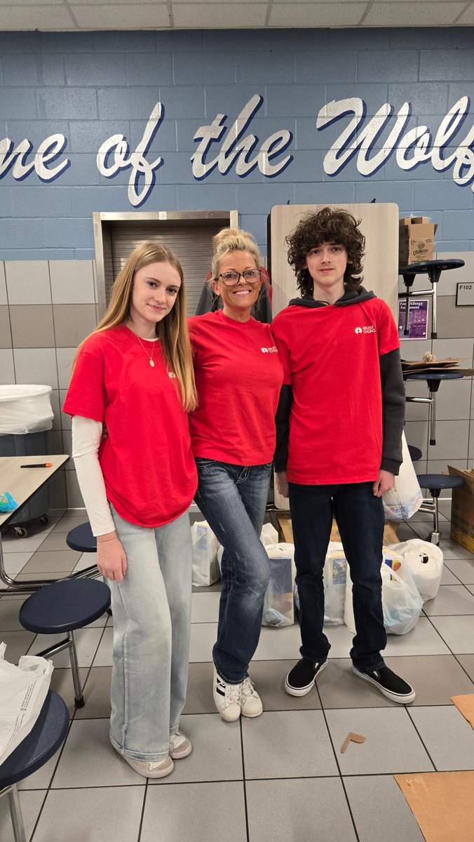 DrMVoth's tweet image. Our family was happy to help at the grocery giveaway at Slaughter Elementary School in McKinney as part of the @milestonechurch Serve Day today.