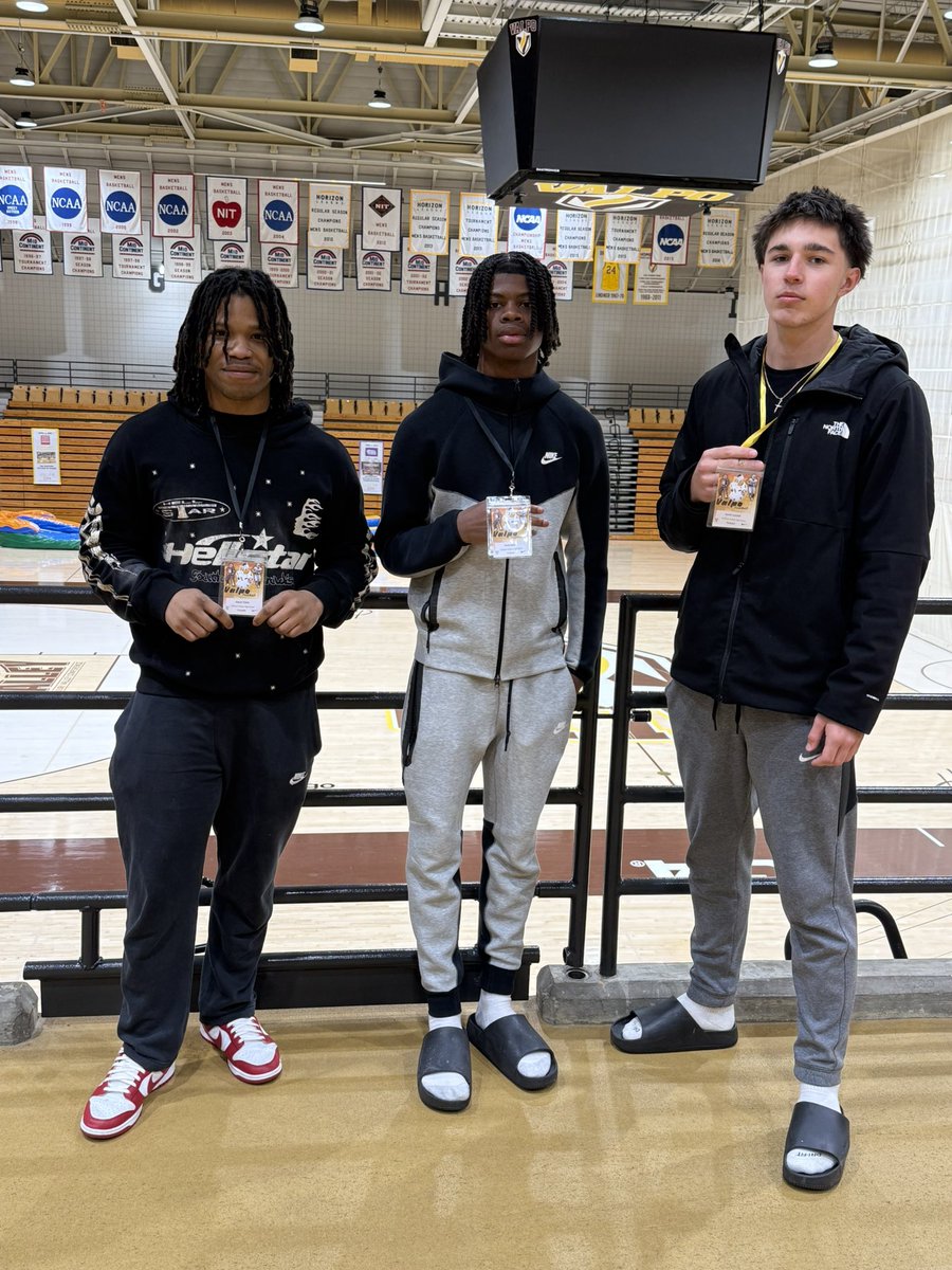 Appreciate you <a href="/CoachGeiger_/">Coach TG</a> and <a href="/valpoufootball/">Valpo Football</a> for having me and my teammates at the campus today