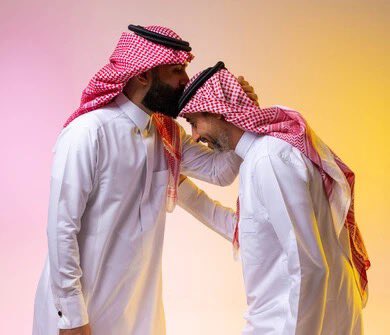 ”كلما رحل عيد وأتى عيد،
قلّ عدد الرؤوس التي تُقبّلها،
وزاد عدد الذين يُقبّلون رأسك”
هكذا هي الحياة… تبادل مواقع في طريق الرحيل
⏳🖤