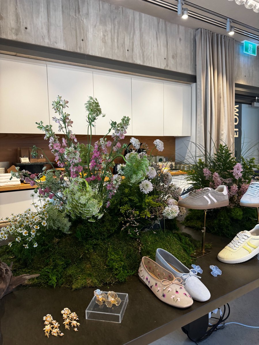ALDO_Help's tweet image. Spring has sprung to life at our press previews in Montreal, Toronto, and New York City. Swipe to peek at the collection and shop your faves in store &amp;amp; online now: bit.ly/3BtIehQ  #ALDOShoes