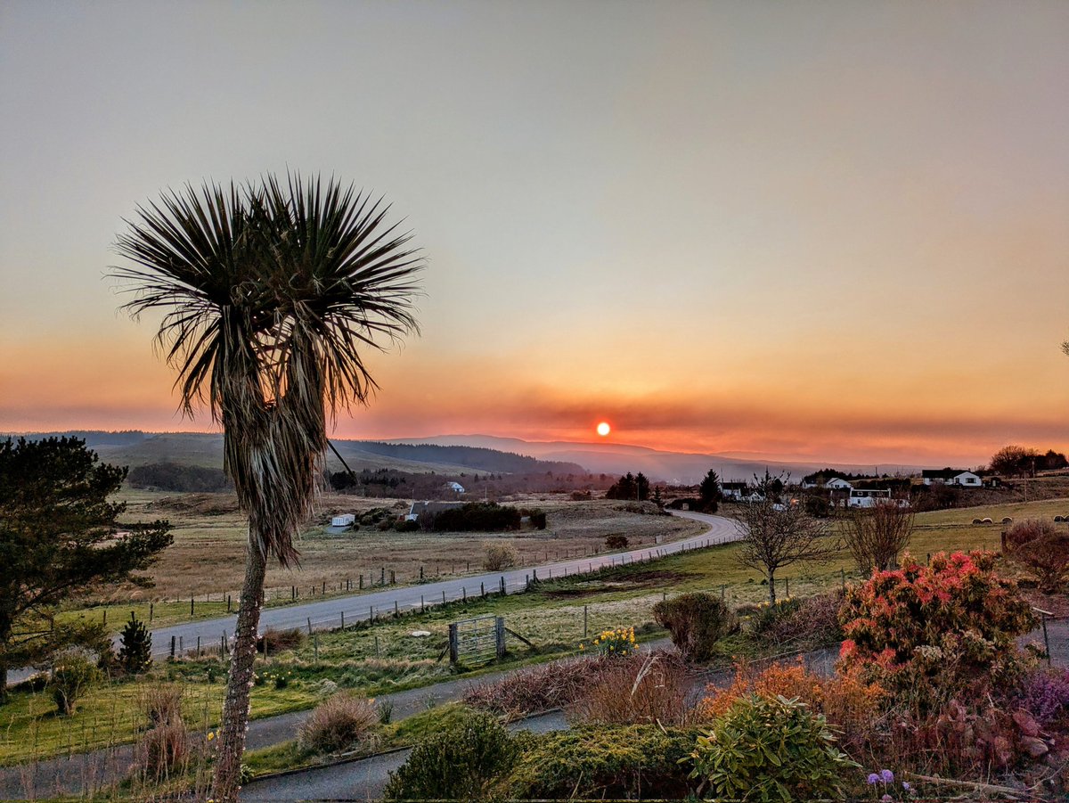 Graeme Deas (@graemedeas) on Twitter photo Beautiful day on Skye ☀️, large hill fire in Edinbane making an stunning sunset 😎 more good weather tomorrow <a href="/BBCScotWeather/">BBC Scotland Weather</a> #isleofskye Beautiful day on Skye ☀️, large hill fire in Edinbane making an stunning sunset 😎 more good weather tomorrow <a href="/BBCScotWeather/">BBC Scotland Weather</a> #isleofskye