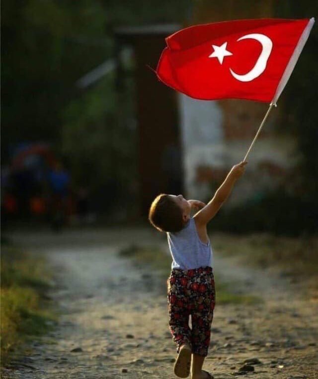 “Dünya yalan, tek gerçek sensin🤍”