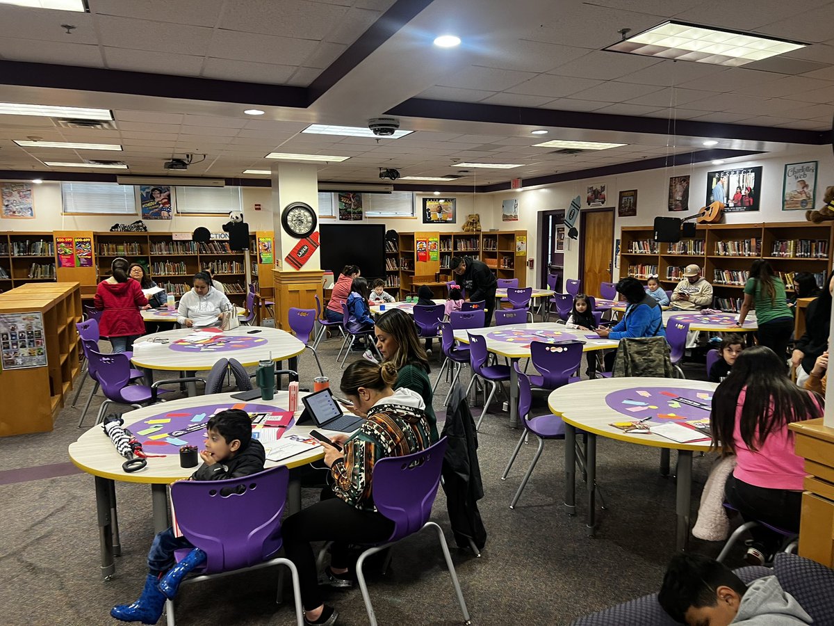 MsJove1's tweet image. What do Wildcats do on a Saturday?! We attend Saturday school, enroll future Wildcats at our PreK Roundup, and represent at the DISD Expo!! 💜🐯📚✨ #WildcatPride #PTO #PreK #Region1Excellence @WinnetkaDISD