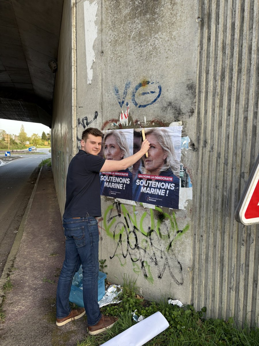 ElouanRacineux's tweet photo. 🔴 Grande opération collage aujourd’hui dans la #circo3504 : #guichen #guignen #laille #guiprymessac #lassy #baulon 

Un seul mot d’ordre : soutenons #marine 

Rendez-vous demain, à 15h, Place Vauban à Paris. 

#JesoutiensMarine #SauvonsLaDémocratie https://t.co/DxFo3bhWac