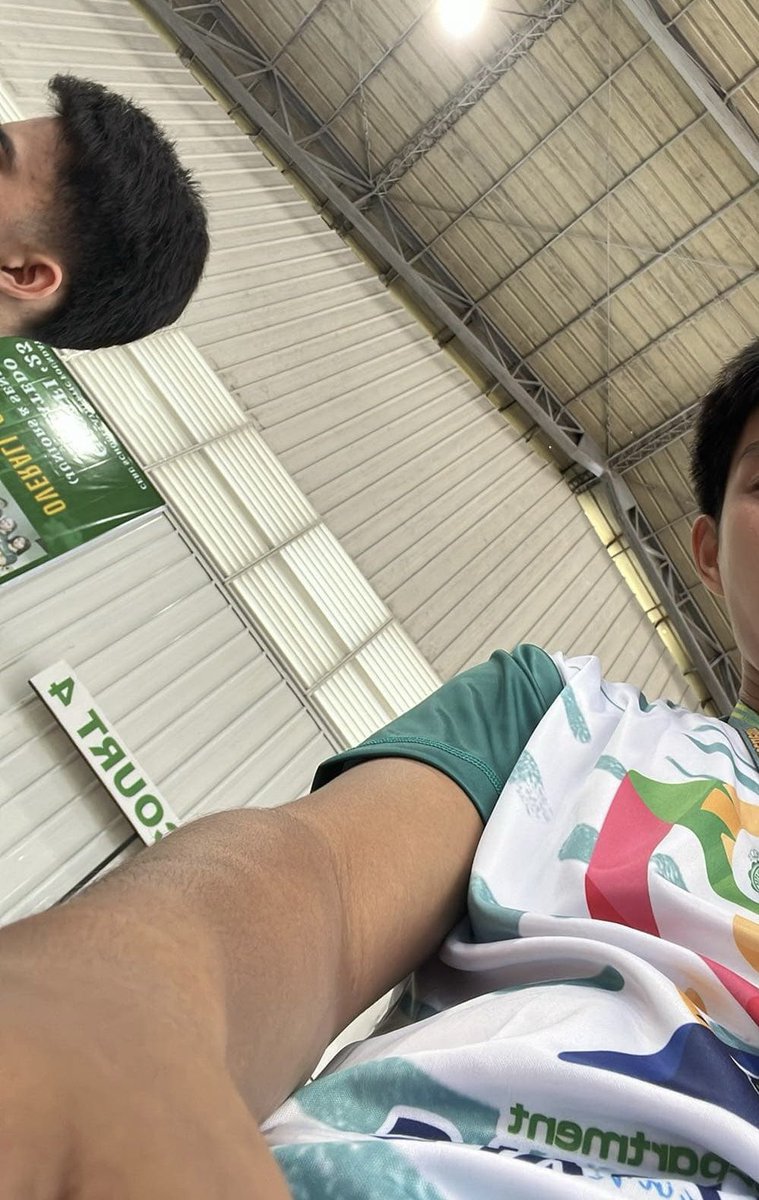 kattera's tweet photo. POV ko raw habang inaano. 
Charaught 😅

#ballers #sponky #varsityplayers https://t.co/wjO6Z6JLby
