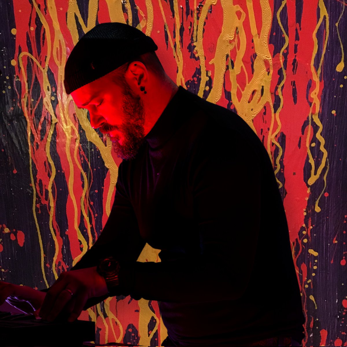 “Ambient Dreams &amp; Lost Soundscapes” is a collection of my calmer ambient works. These tracks offer a glimpse into the dark, romanticized world I inhabit while crafting peaceful and meditative soundscapes. Link in my bio.
#nightrun87 #nowplaying #williammalcolm #ambientmusic