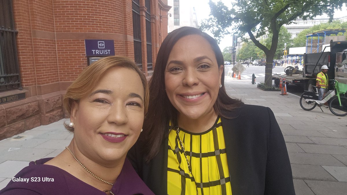 Mi querida amiga y Alcaldesa <a href="/RosachelyRivera/">Rosachely Rivera Santana</a>. ¡Feliz cumpleaños! Hoy celebramos no solo un año más de vida, sino también a una mujer extraordinaria que ha dedicado su tiempo y esfuerzo a servir a su pueblo. Tu liderazgo y compromiso inspiran a todos. Muchas Bendiciones! TQM.