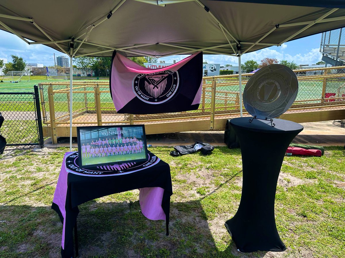 Black Herons United brought the Supporters Shield to Little Haiti today 🔥🇭🇹
#BlackHeronsUnited #CommunityPride #Haiti #LittleHaiti #miamishieldcollective