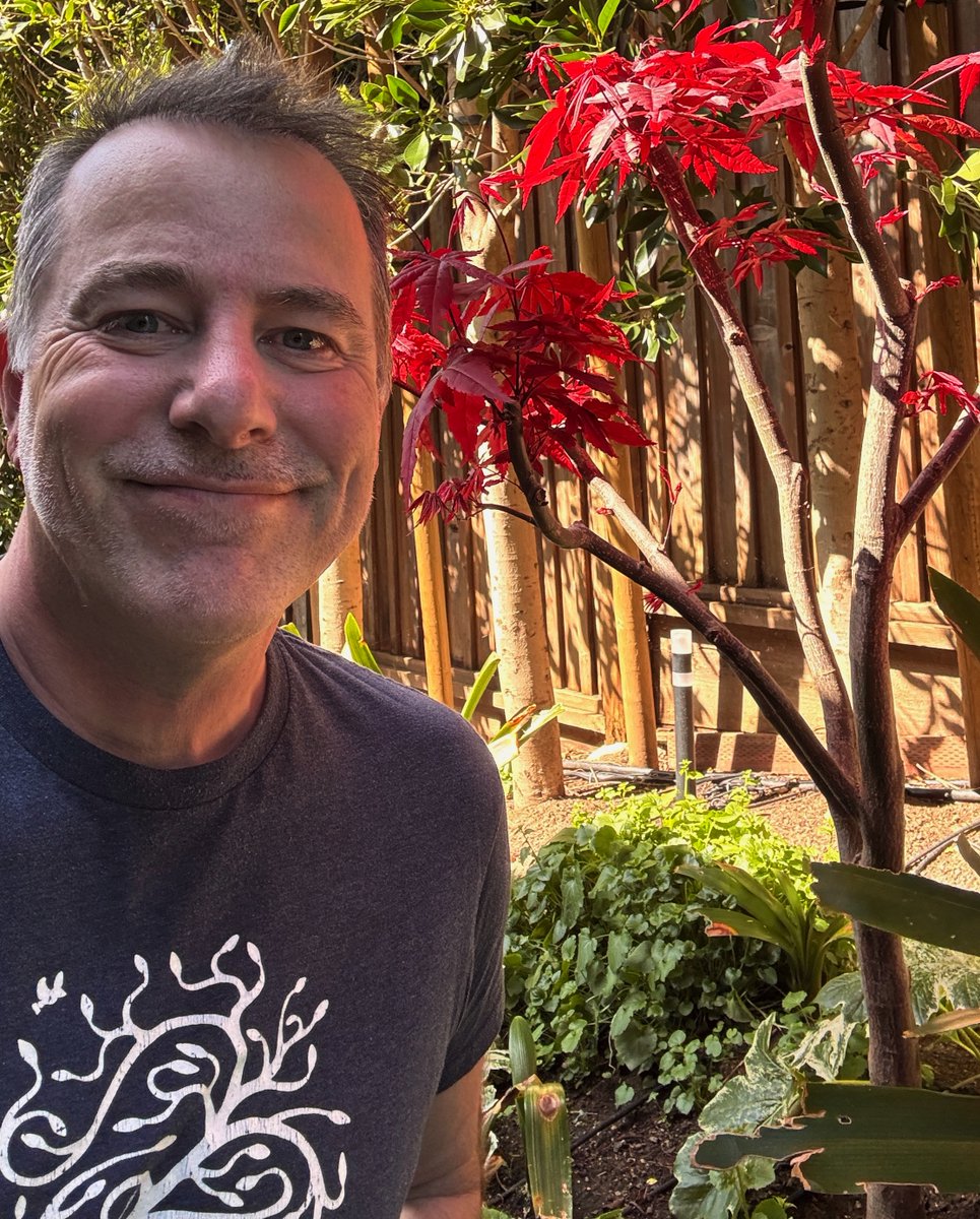 Something has been bothering me recently

New AI startups using old marketing &amp; sales playbooks 🤦‍♂️

Skipping straight to the enterprise

Cold calling and cold e-mails

AI spam

Top down sales

Mindless press releases

Trying to buy off analysts

Long deal cycles

Looks and sounds