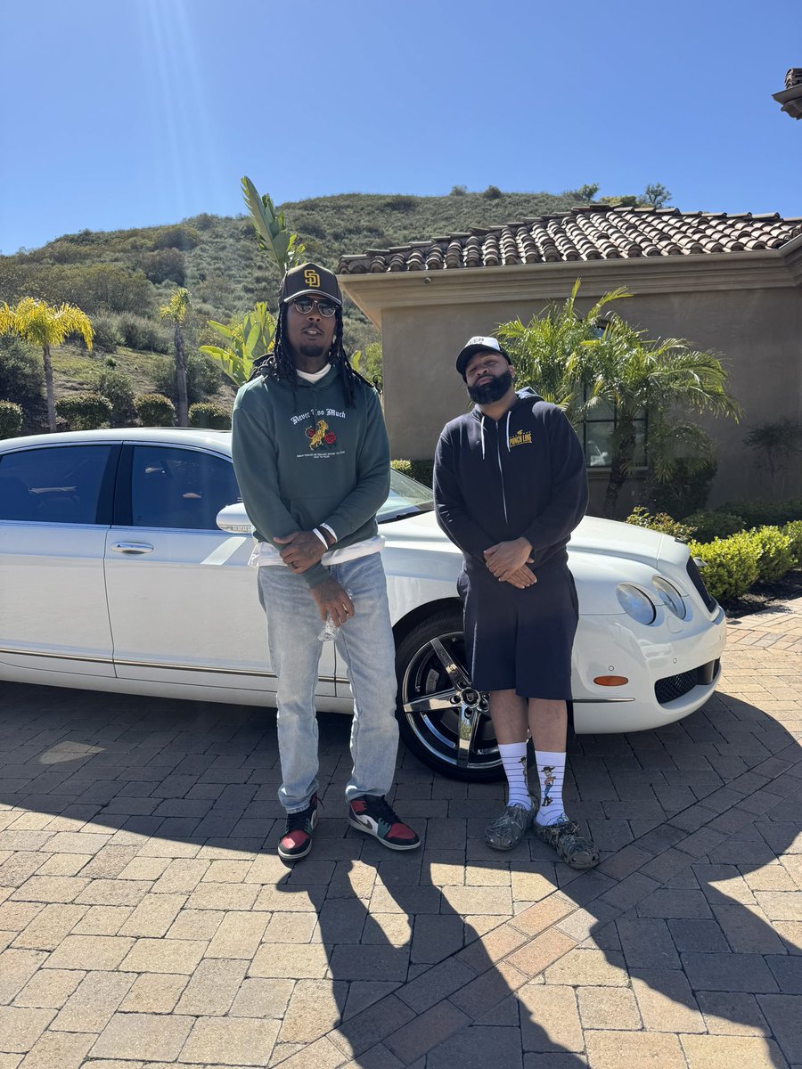gkingcomic's tweet image. “Hanging with my cousin  @StevieJohnson13  who made it to the NFL… I’m just here for the Bentley and free food!”