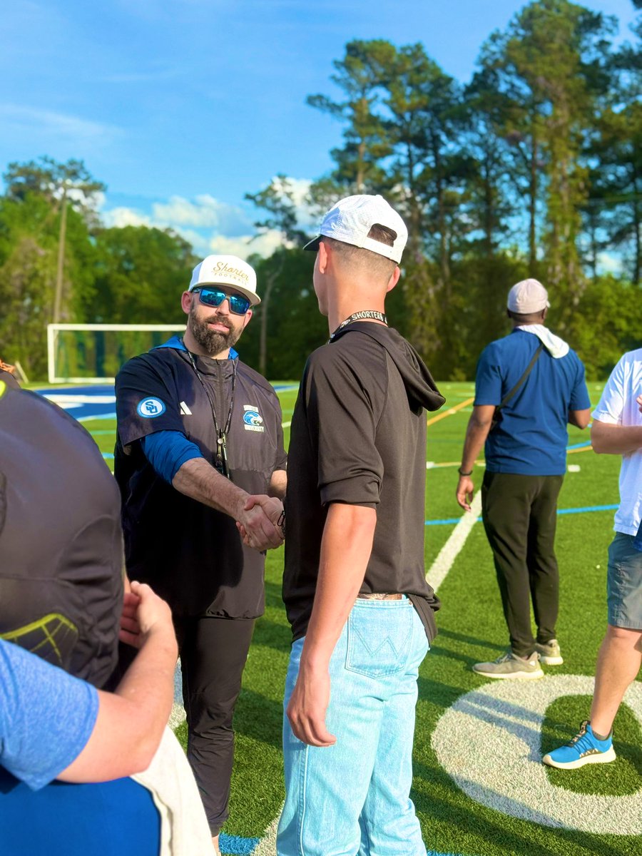 EliSchlageter13's tweet image. Got to spend the day on “the HILL” Thank you to the Shorter university’s football staff for the amazing experience.
#goHawks