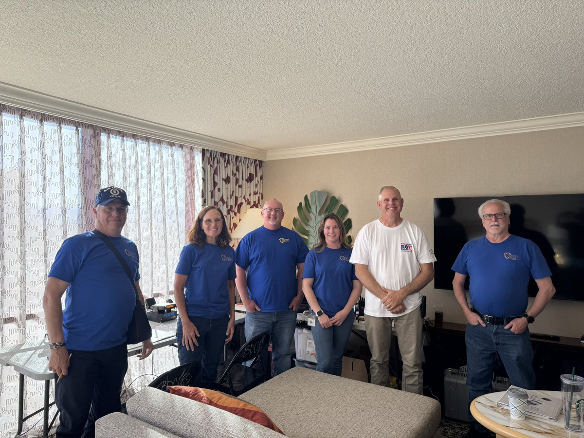 sbcountysheriff's tweet photo. Big shoutout to Keith, Jason, Cathy, Gerald, and Becky! the backbone of our 4 teams and the communication squad! Your hard work and dedication made all the difference. Special thanks to the sheriff for stopping by to show some appreciation.

🙌 #Teamwork #Grateful https://t.co/eshYlopAfG