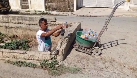 Oriente24news's tweet photo. #CUMANÁ Habitantes de Brisas de Campeche denuncian por falta de agua potable por más de 10 años 👉https://t.co/odpEBijltz https://t.co/ic6AKEz1Wb