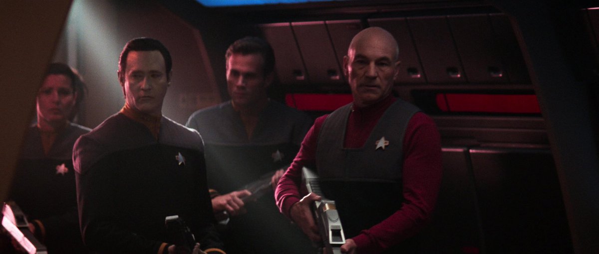 #StarTrek First Contact does a great job of making you wait to see the Borg invading the Enterprise. There are 3-4 scenes on the ship about the Borg before you even see them - when Picard mounts his first counteroffensive. Ratchets the tension and has a big payoff.