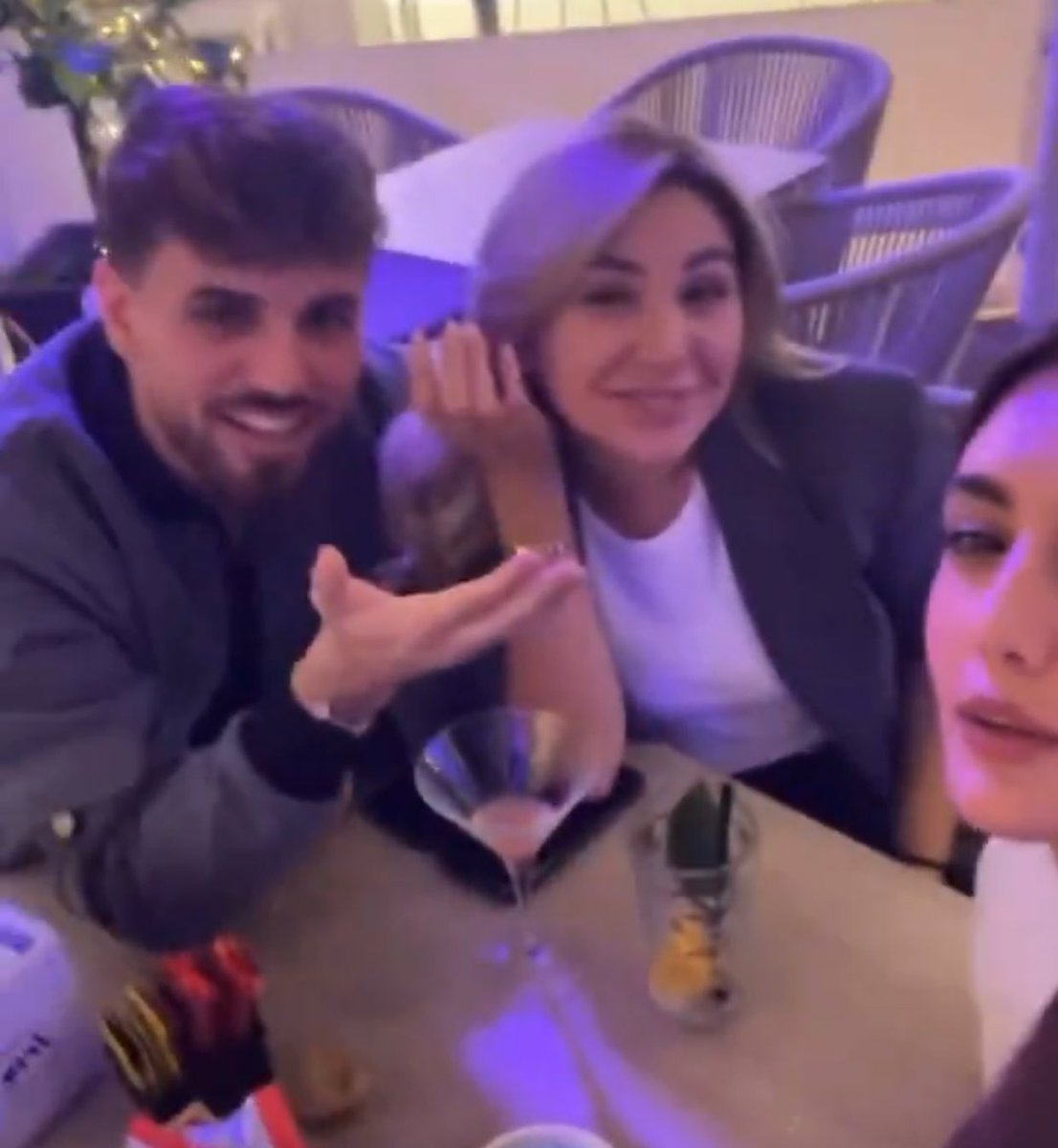 La Miss è stata 1 settimana in silenzio stampa, appena ritrova i suoi compagni di merenda prende mangia pane e coraggio e manda le frecciatine ad Helena . Dammi il 5 come il tuo posto in finale 🫶#GrandeFratello