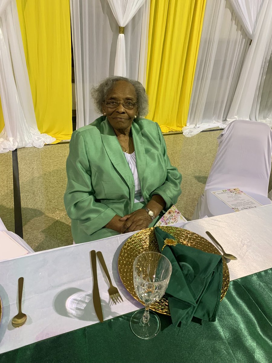 iAmChrisNeal's tweet photo. and my grandma turned 92 today #NealGang https://t.co/bonF7f2naG