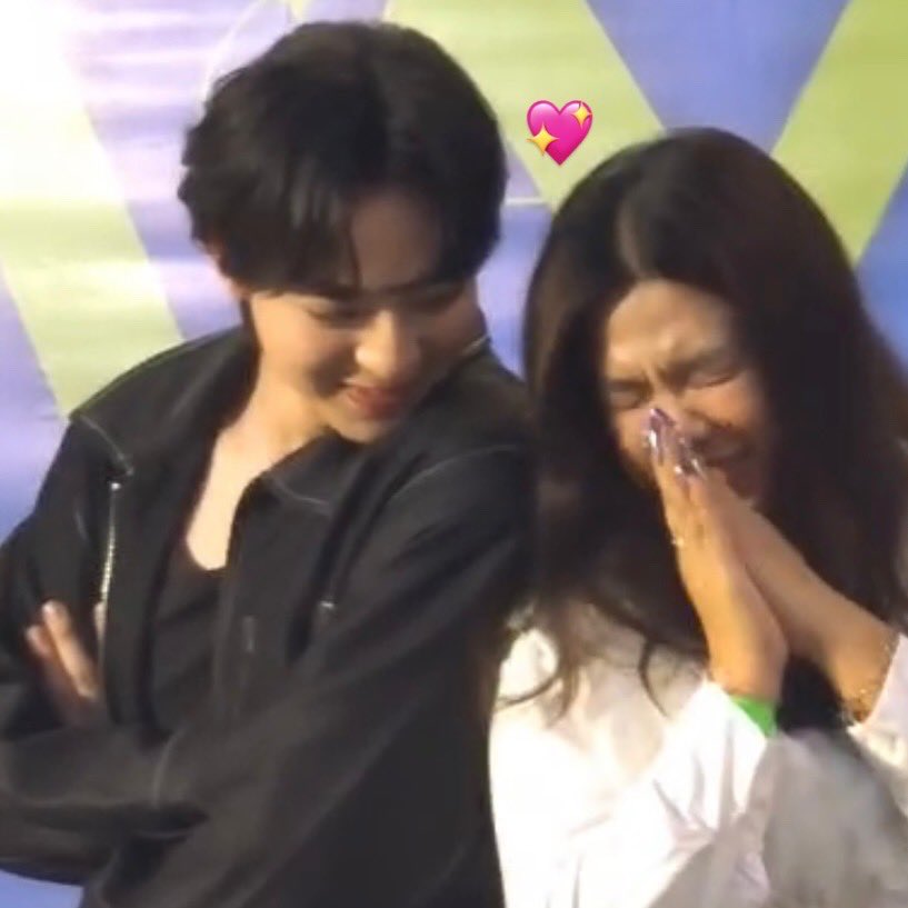anyaa__04's tweet image. ถ้าชีวิตเหนื่อย ลองเป็นแฟนคลับศิลปินสักคนดู💘