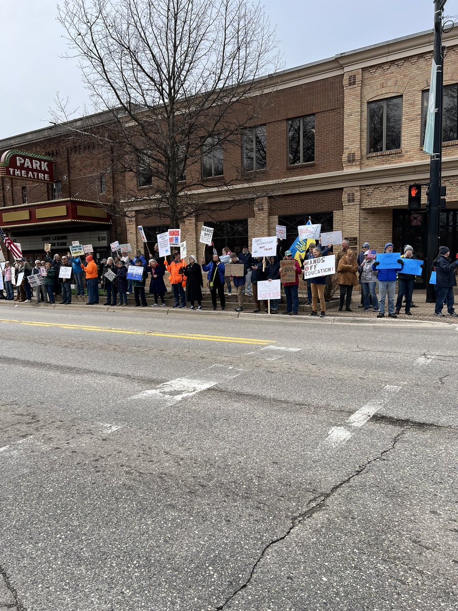 MariaLYoder's tweet image. Amazing turnout in Holland, MI for the #handsoff protest today! Estimated 3 thousand people standing up for doing what is right for our country. @maddow @SenBooker