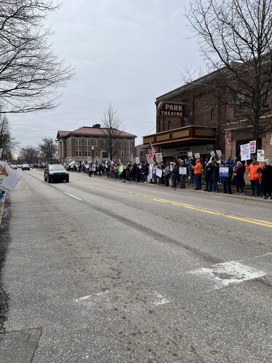 MariaLYoder's tweet image. Amazing turnout in Holland, MI for the #handsoff protest today! Estimated 3 thousand people standing up for doing what is right for our country. @maddow @SenBooker