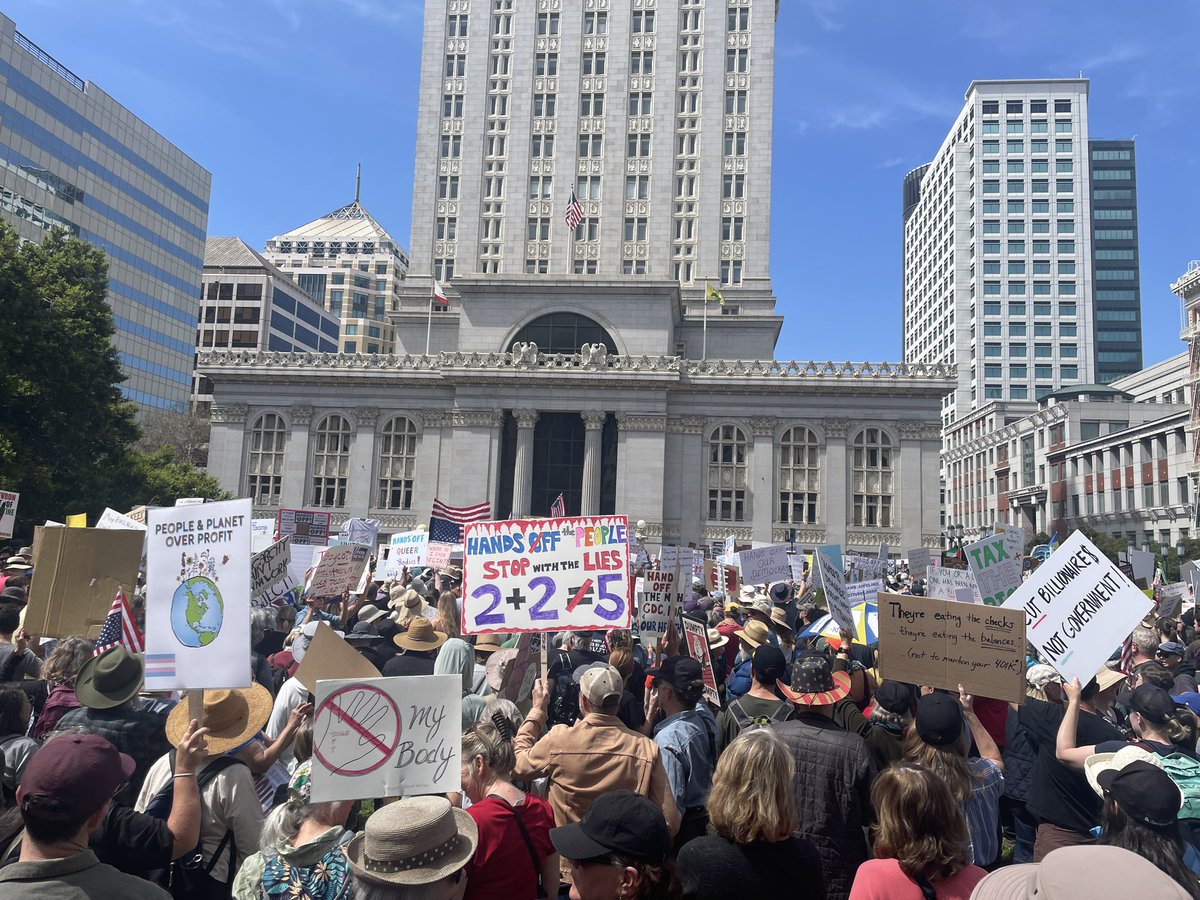 Agent_415's tweet image. The white people are upset. 

I have NEVER seen so many White MEN at a protest. 

This is the exact opposite of #blm 

Hmmmm! 

#April5Protest #musk #HandsOff #HandsOff2025 #oakland