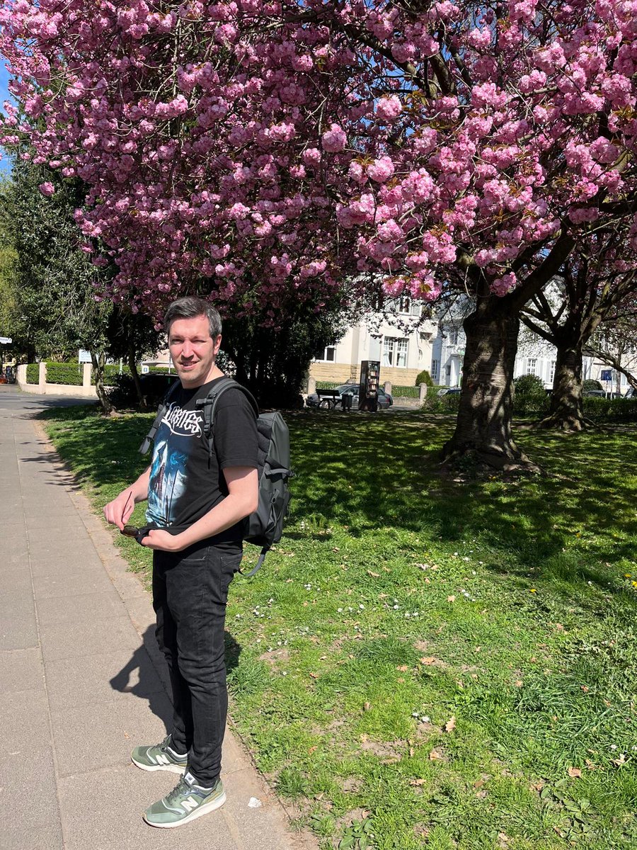 Sitzriese's tweet image. On the way to the Cherry blossom festival in Bonn 🌸

#Sakura #LOVEBITES #CherryBlossoms  #Bonn