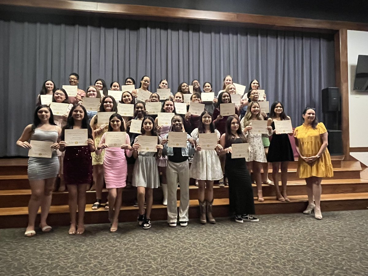 Zinnia De Leon tweet media