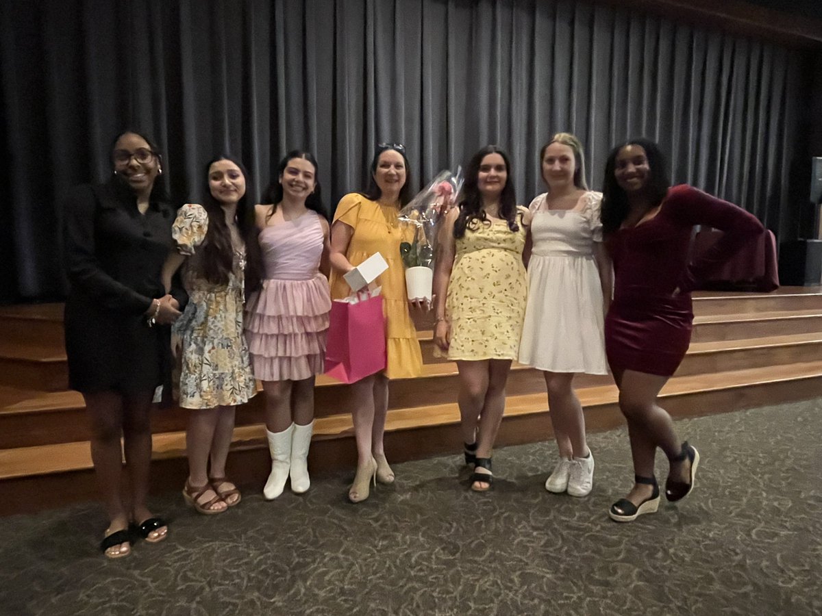 Zinnia De Leon tweet media