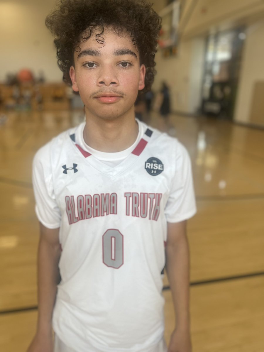 Dakota Moncus 5’10 G 2028 Alabama Truth

Went off for 30pts including 6-3s. Witty guard who knew spots well, took advantage of what the defense gave him. Kept his team playing at a high tempo and set the tone early.