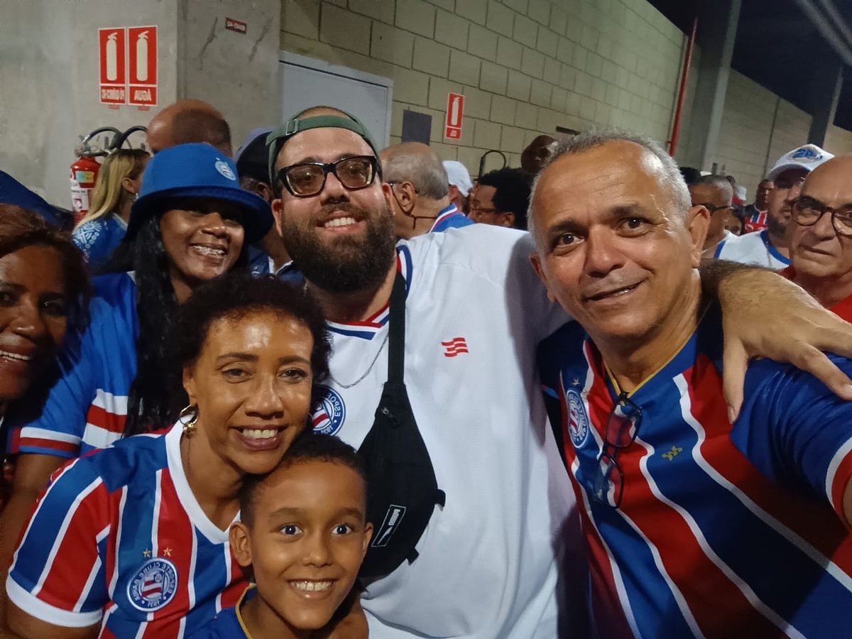 SerraEliete's tweet photo. @matheusbarbaco Parabéns Barba e Vitor,vcs são os melhores não tem jeito. Que venha maissssss. ❤️💙 https://t.co/X6AzD4S3Ut