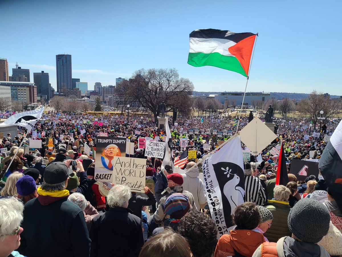 NicoleM_MN's tweet image. A little compare and contrast from today.
The "Hands Off" rally in front of the MN Capitol.
The exact same time, in the Rotunda, one of MN's Republican Senators at a rally he helped organize. 😂