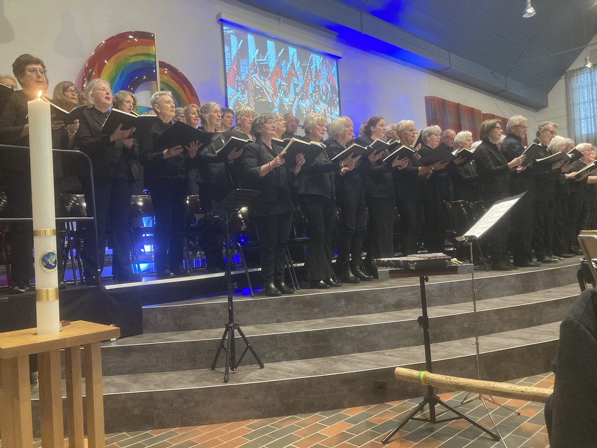 Indrukwekkend #Bevrijdingsconcert The Armed Man van Karl Jenkins door #Vocalin Drenthe in Op de Helte Roden.