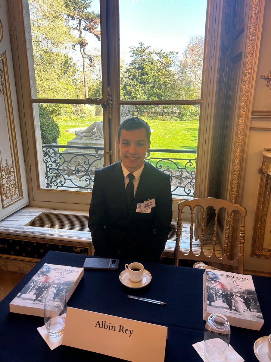 AlbinRey26's tweet photo. 🎉 Très fier d’avoir représenté l’Association Émile Loubet à l'Assemblée Nationale aujourd'hui lors de la journée du livre politique. J'ai eu la chance de présenter l’ouvrage Journal intime de la Présidence de la République. @lirelasociete https://t.co/cM8BaLZ8ci
