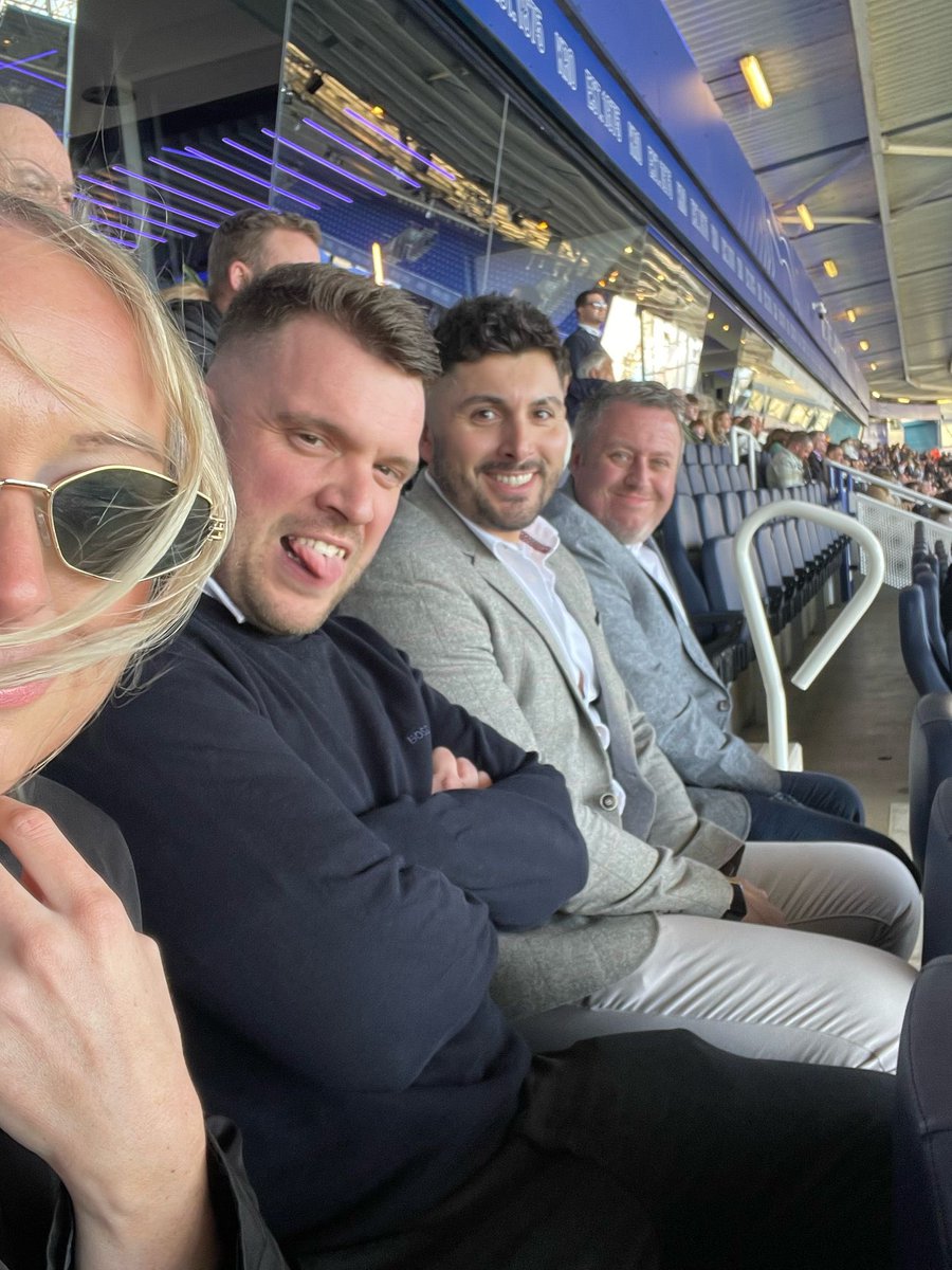 Out of office is on, no work until May 7th. 
Great way to start the annual leave thanks to little sis. 
Cracking day out with mates at <a href="/BCFC/">Birmingham City FC</a> corporate. Met the one and only <a href="/carrottofficial/">Jasper Carrott</a> and the big boss man, Mr Wagner. 
And to top it off, a comfortable 6-2 win #BCFC