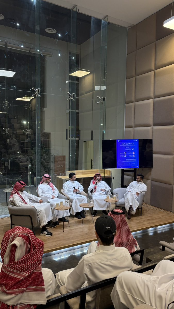 اقمنا اليوم في نادي الأمن السيبراني 
"جلسة سيبرانية"
اشكر المقدمين على جهودهم المبذوله كما اشكر جميع الحضور على تشريفهم لنا 🙏🏻.