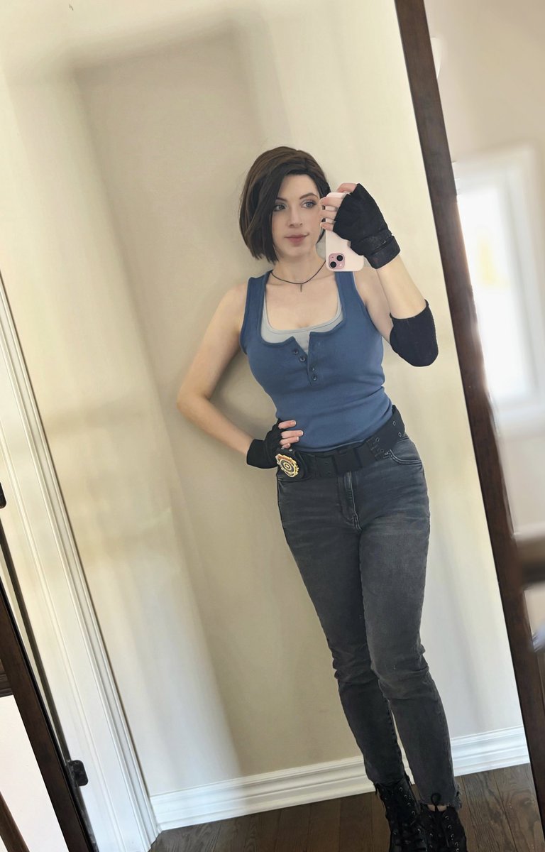 Jill taking a break from getting chased by Nemesis😌