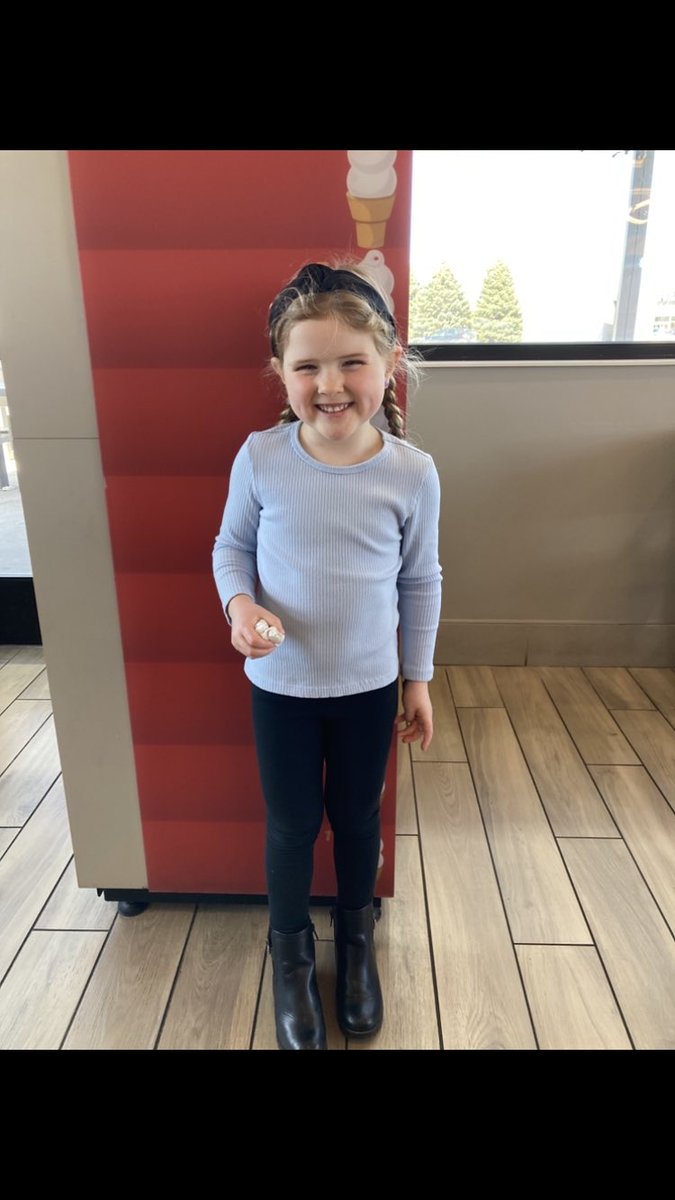 jnix10's tweet photo. Banana splits and blowing straw paper at each other #DaddyDaughterDate https://t.co/RkPFI3xDrA