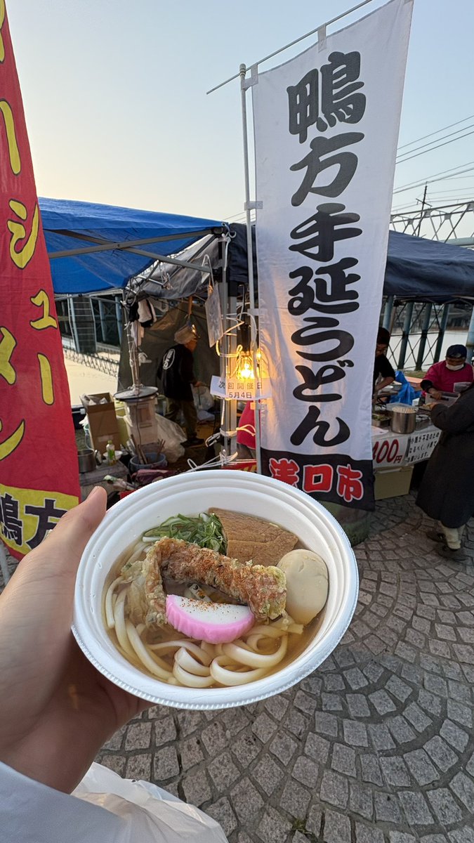 10miru20's tweet photo. 何に並んでるかわからないけどとりあえず並んでおけば良い。

全部美味しい、特にケイコの豚まん美味しすぎる。

#京橋朝市 
#東京サポを岡山から空腹で帰すな 
#蝗活 https://t.co/yLCUKPxyjE