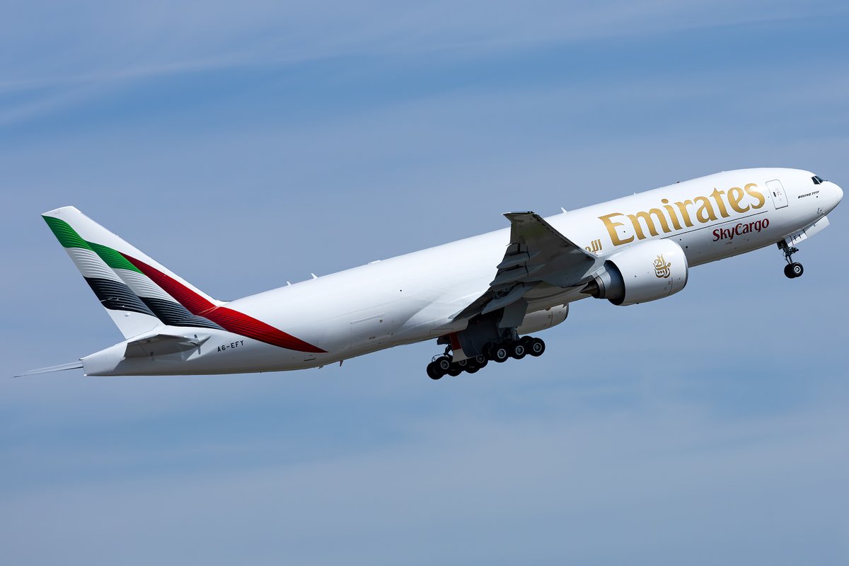 Sabian404's tweet image. Solid morning for heavies out at PDX. Hi Fly A340 arriving back from Spain, a brand new freshly painted 777F for Emirates SkyCargo heading back to Boeing in Everett and a KLM 787-9 off to Amsterdam.