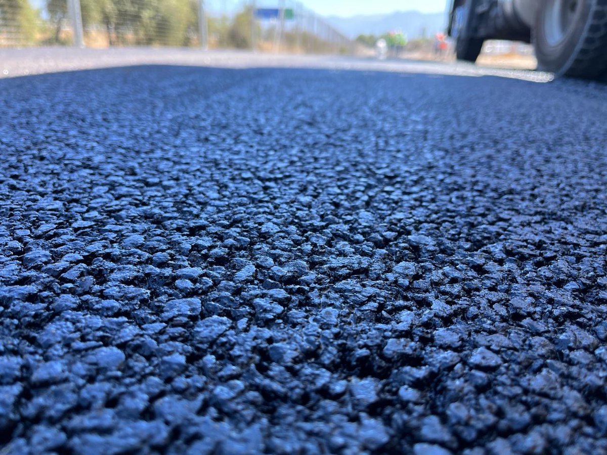 Recapado con mezcla asfáltica tipo SMA. Con estos tipos de mezclas aumentamos la seguridad en la ruta y la durabilidad de los pavimentos. La durabilidad es sostenibilidad, clave para los tiempos de hoy en día donde debemos cuidar nuestro medioambiente.

#SMA #Asphalt #Durability