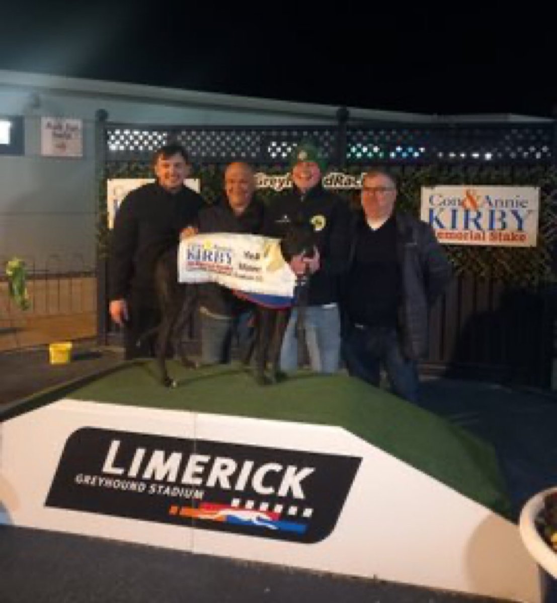 LimerickCLG's tweet image. Con and Annie Kirby Memorial
Round 3, Heat 2

1️⃣Brightside Bill @KnockaderryGAA
2️⃣ Bubbly Charger @DBLGFA
3️⃣ Fight Club @DoonGaaClub