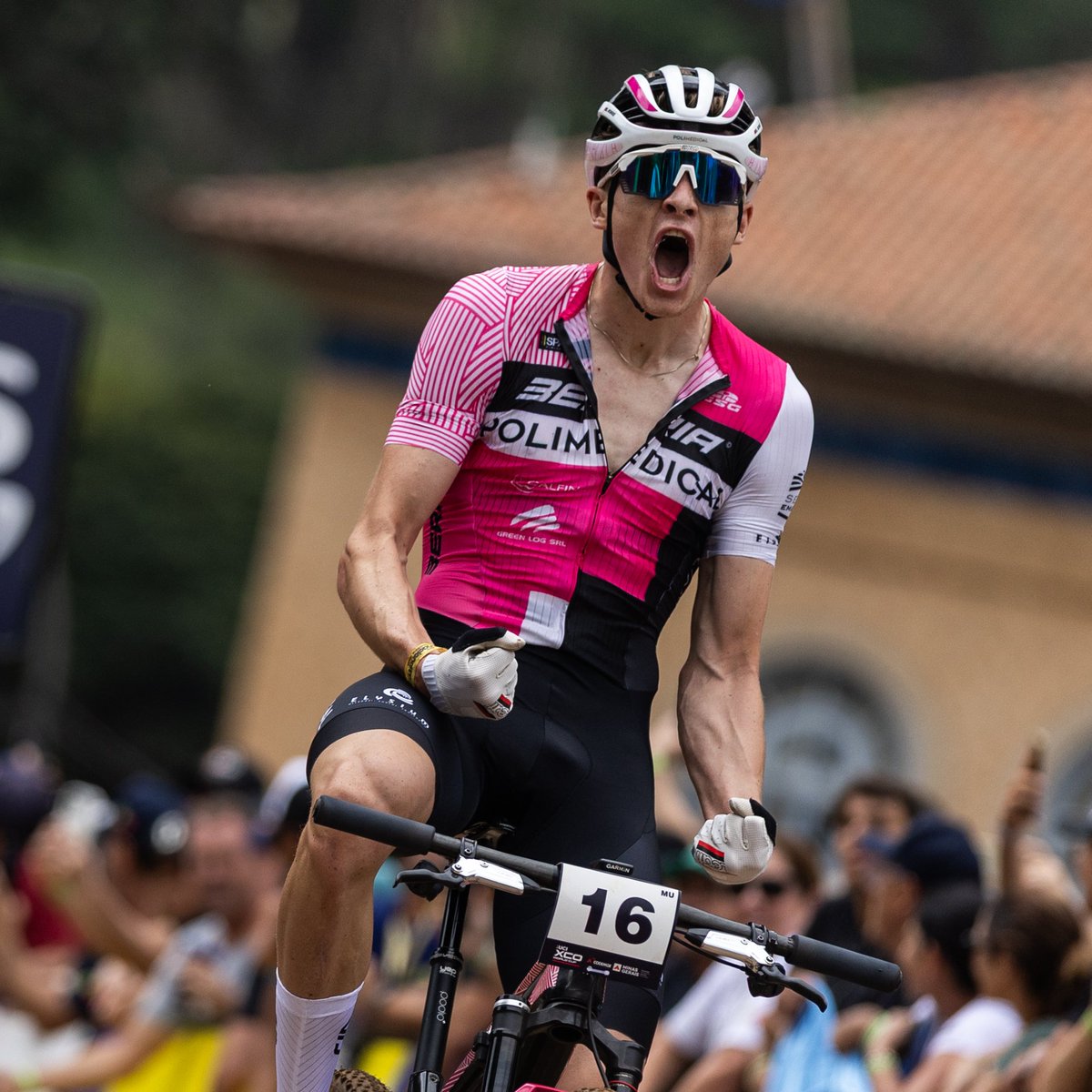 That one meant a lot 👊 

Sondre Rokke 🥇wins Men U23 XCC in Araxá.

<a href="/MTBworldseries/">WHOOP UCI Mountain Bike World Series</a> #MTBWorldCup